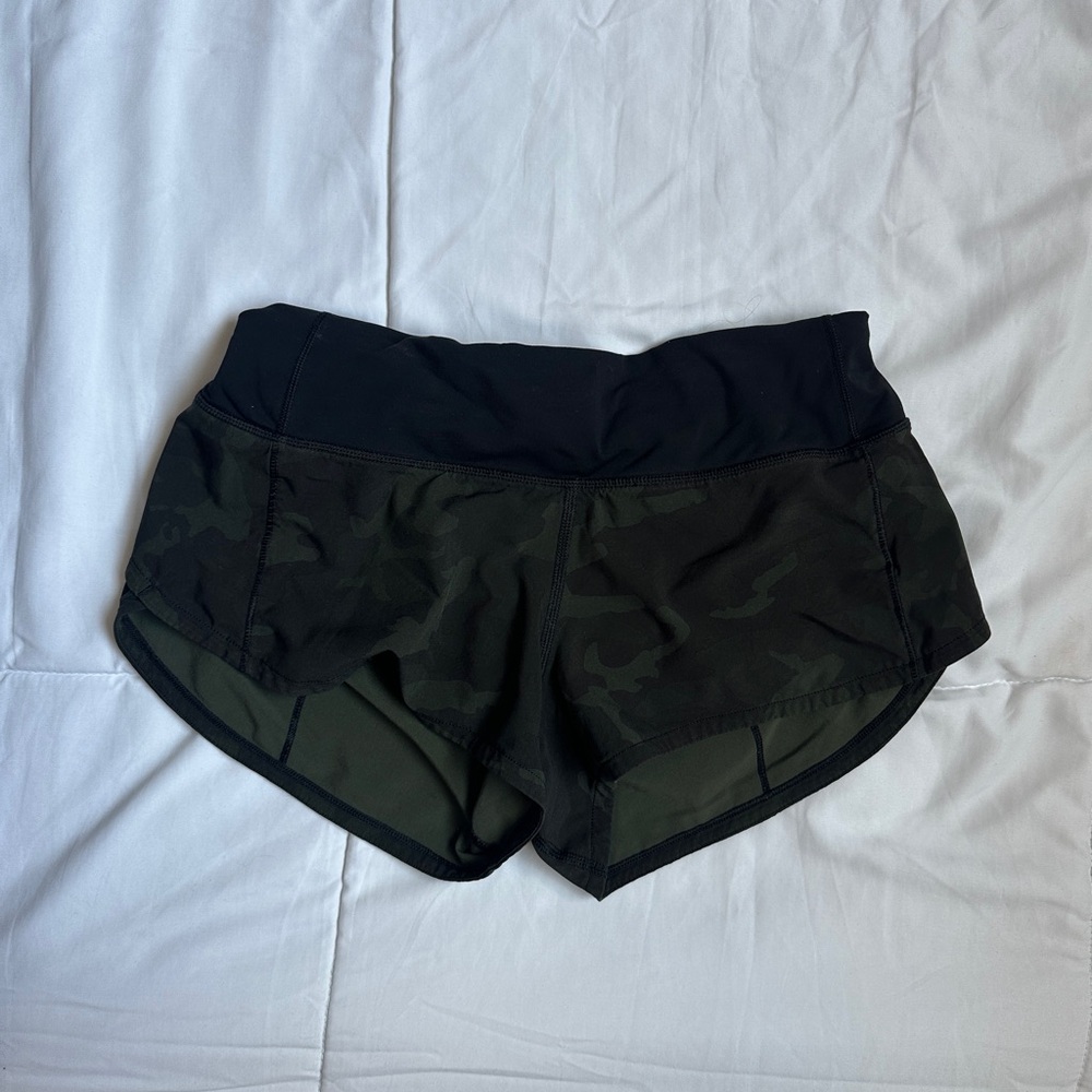 Lululemon Athletica Black and Green Athletic Shorts Lightweight Moisture-Wicking